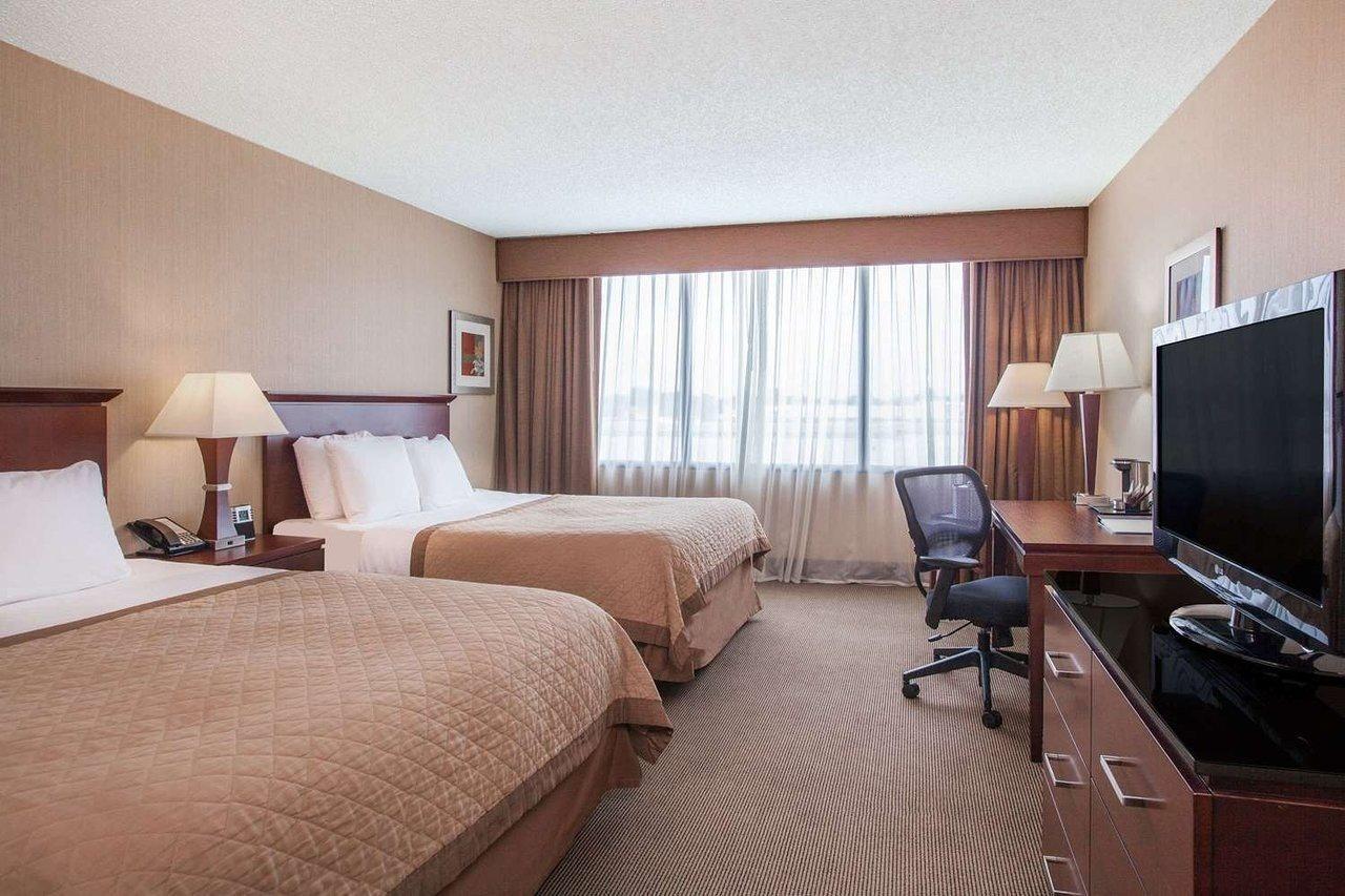 Wyndham Tulsa Hotel Exterior photo