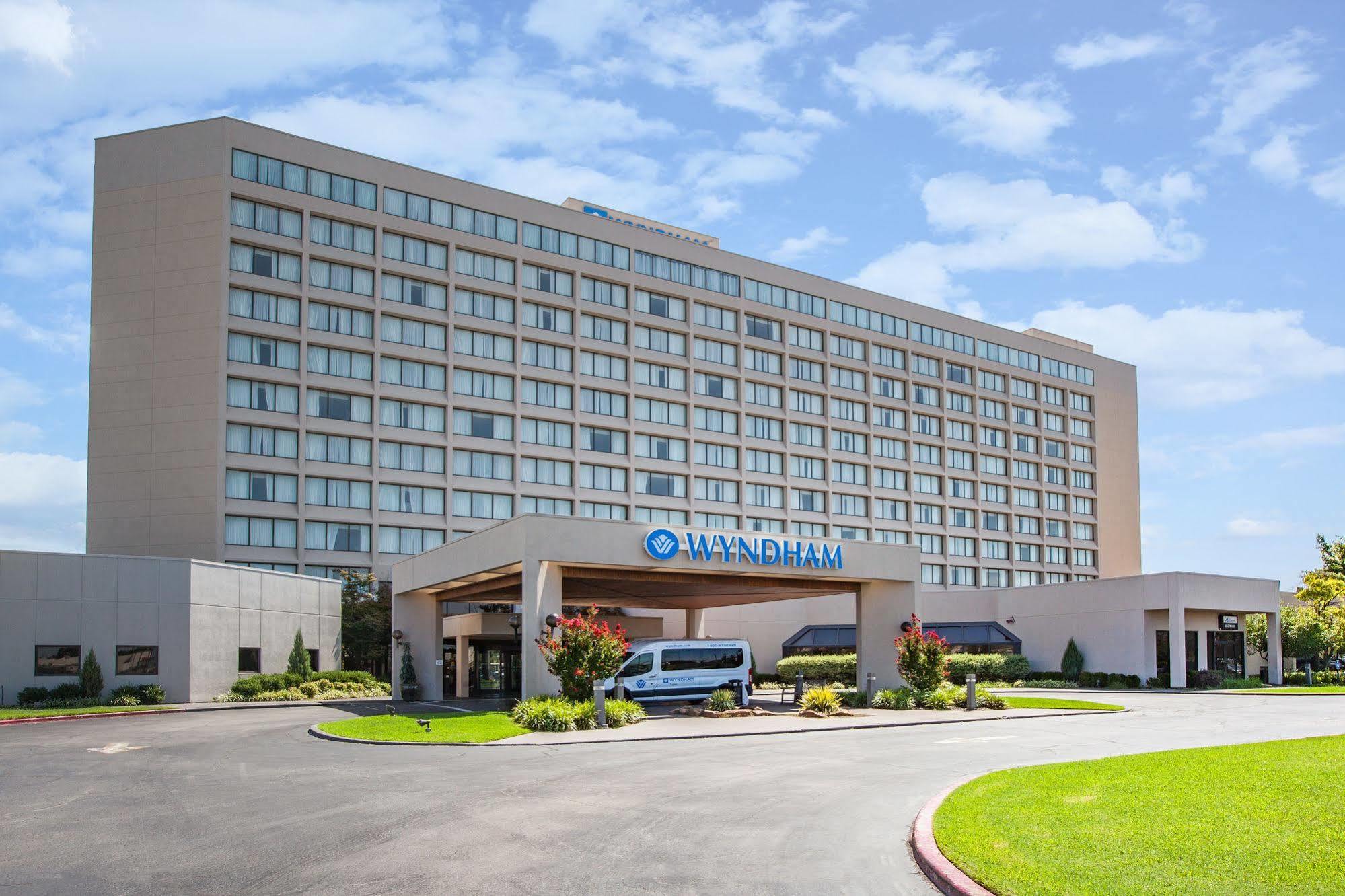 Wyndham Tulsa Hotel Exterior photo