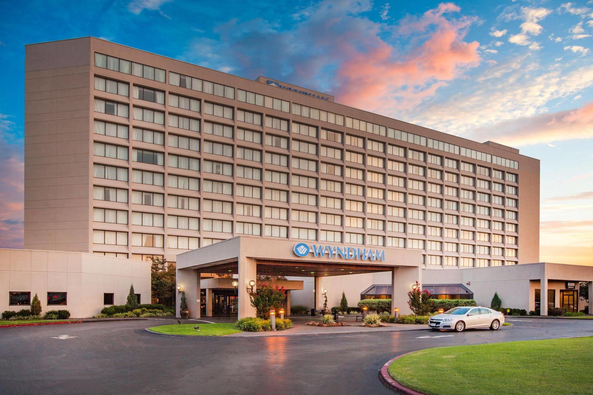 Wyndham Tulsa Hotel Exterior photo