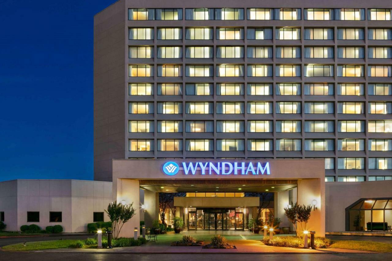 Wyndham Tulsa Hotel Exterior photo