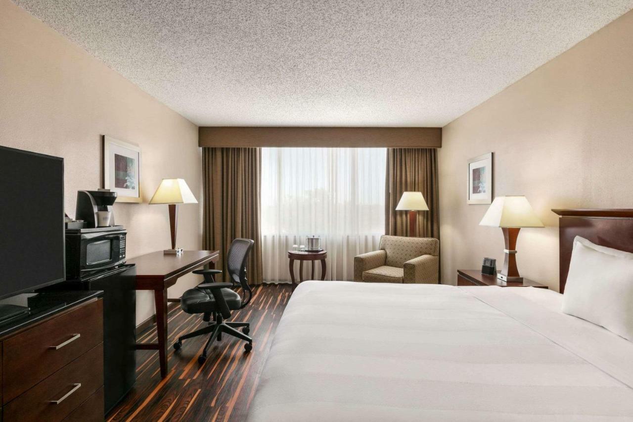 Wyndham Tulsa Hotel Exterior photo