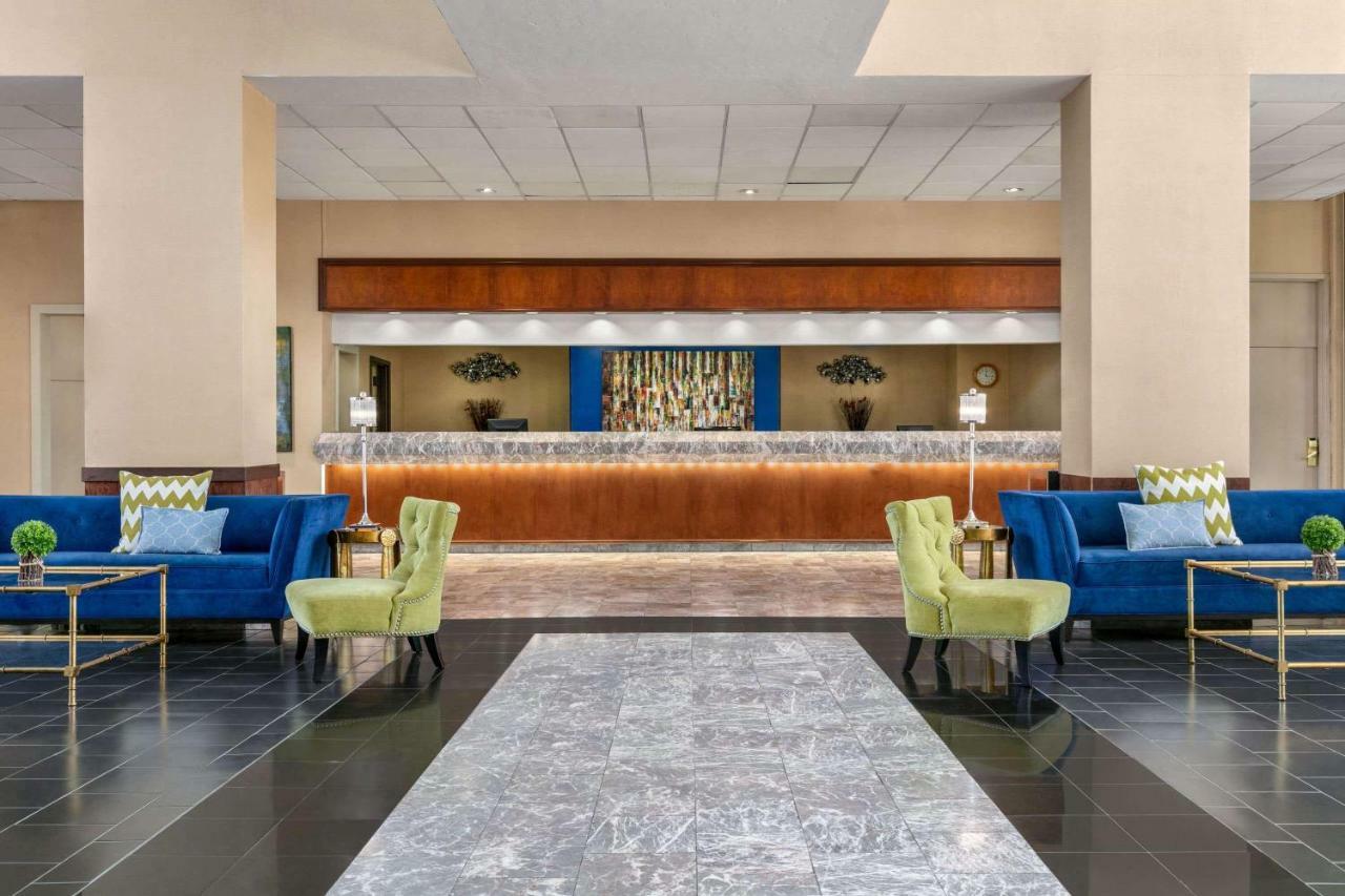 Wyndham Tulsa Hotel Exterior photo