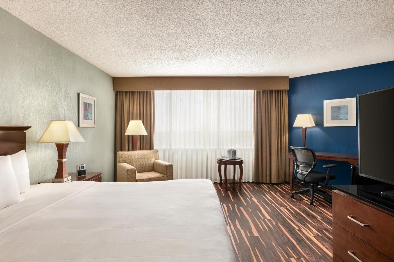 Wyndham Tulsa Hotel Exterior photo